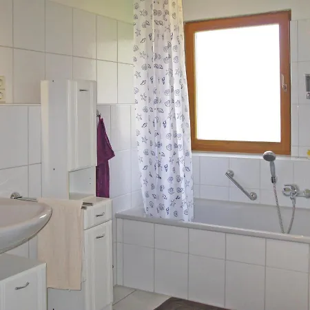 Hinze Apartment *